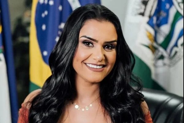 Prefeita Geane Vincler concede reajuste salarial aos servidores de Cardoso Moreira.