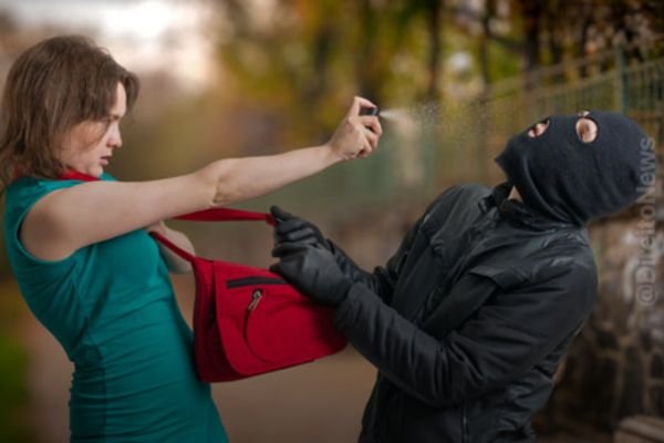LEI ESTADUAL DETERMINA QUE MULHERES TÊM DIREITO AO USO DO SPRAY DE DEFESA PESSOAL.